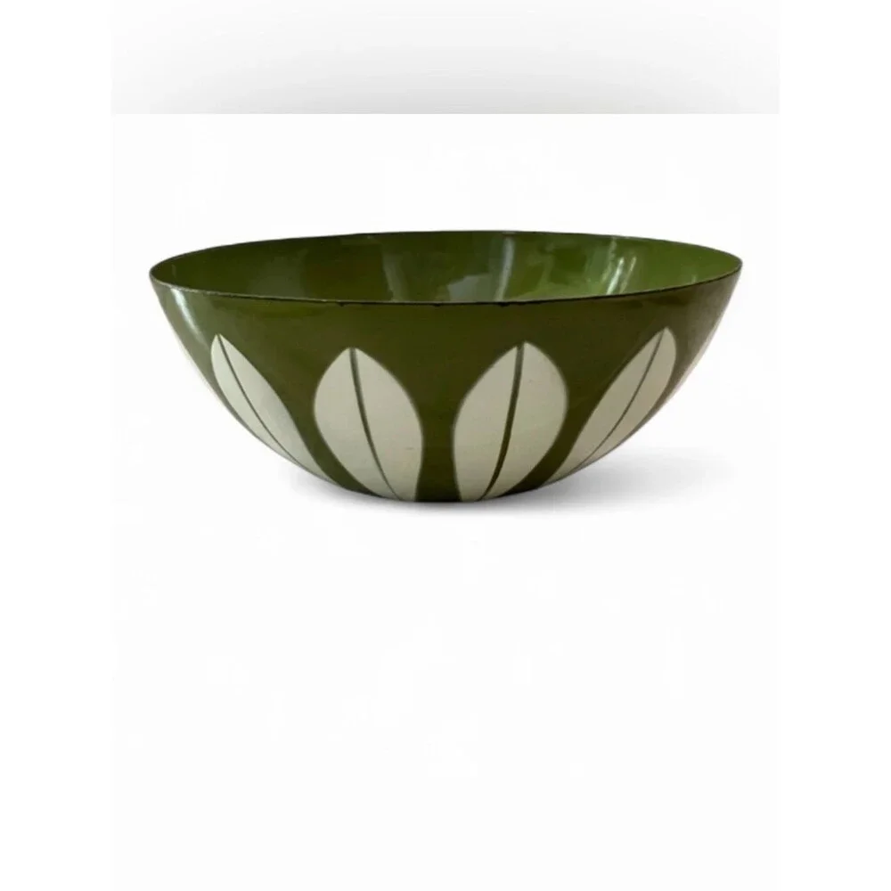 Catherineholm Set of 4 Mid Century Modern Avocado Green White Lotus Enamel Bowls